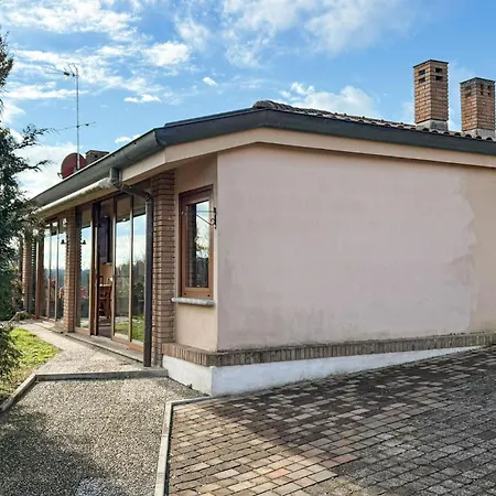 Hébergement de vacances Stunning In With Swimming Pool *