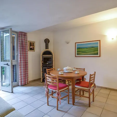 Hébergement de vacances Stunning In With Swimming Pool *