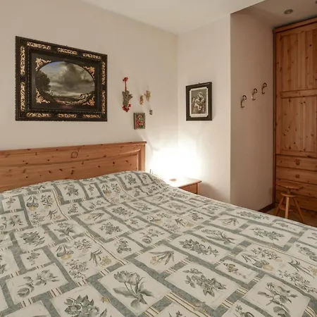 Stunning In With Swimming Pool Hébergement de vacances