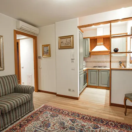 Stunning In With Swimming Pool Semesterbostad *